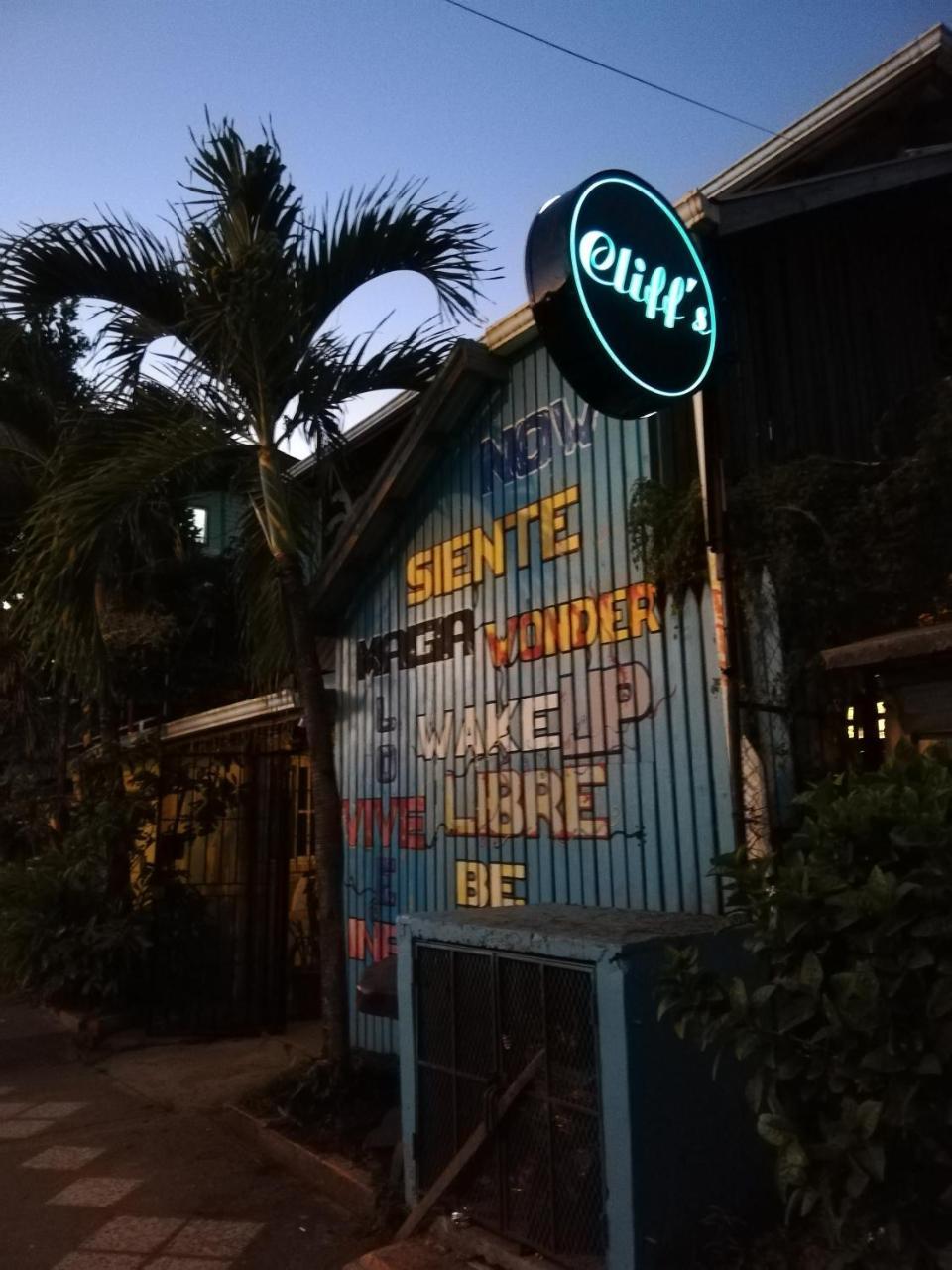 Cliff'S Hostel La Gruta Exterior photo